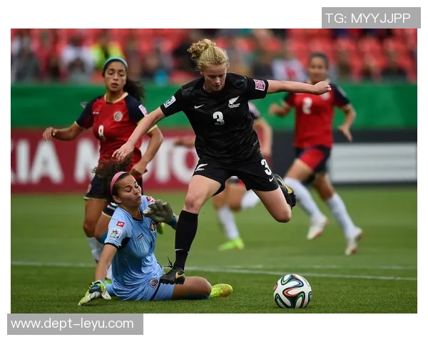 夏日清晨的足球壁纸展现青春活力与激情四溢的运动魅力 夏日清晨的足球壁纸展现青春活力与激情四溢的运动魅力